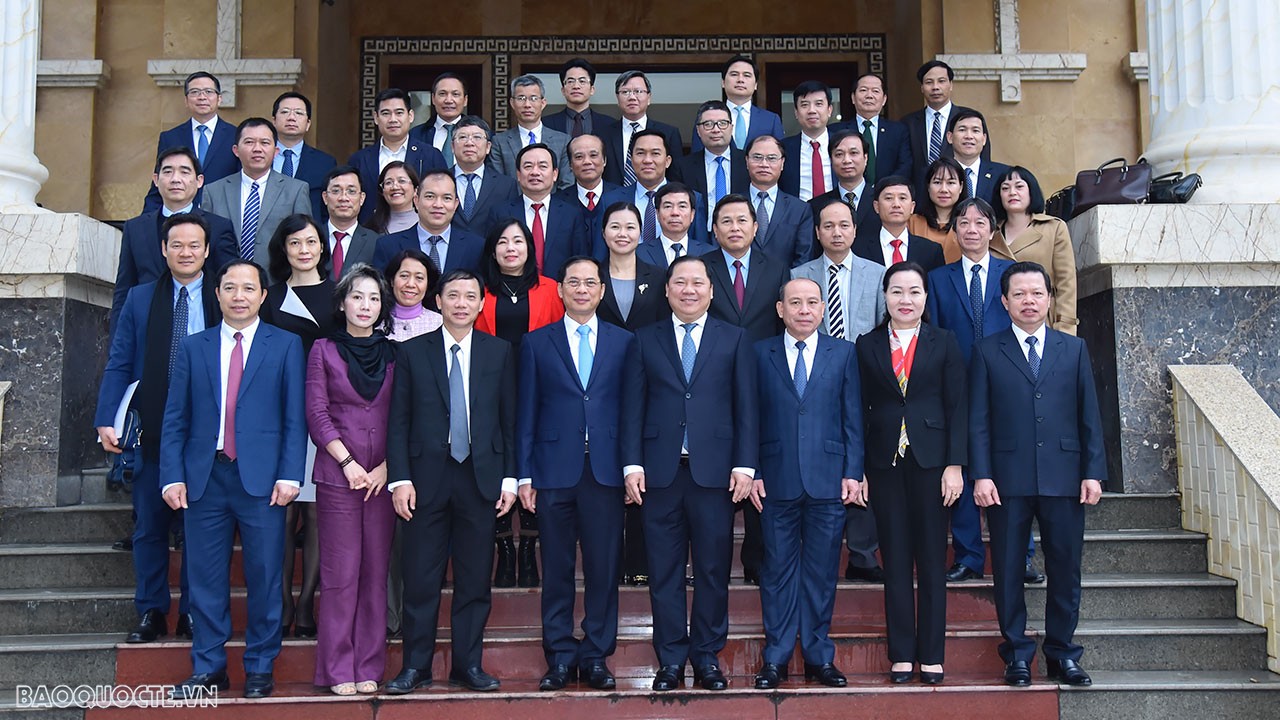 Bộ trưởng Ngoại giao Bùi Thanh Sơn thăm, làm việc tại tỉnh Hòa Bình thúc đẩy công tác ngoại giao văn hóa