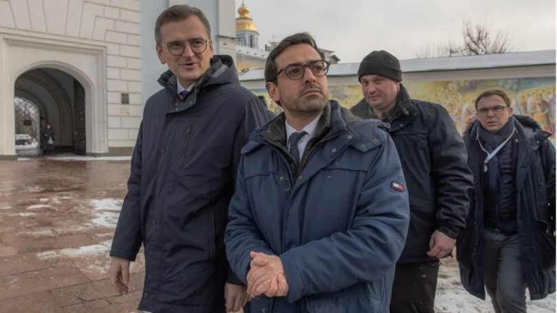 vua nham chuc tan ngoai truong phap lien di tham ukraine