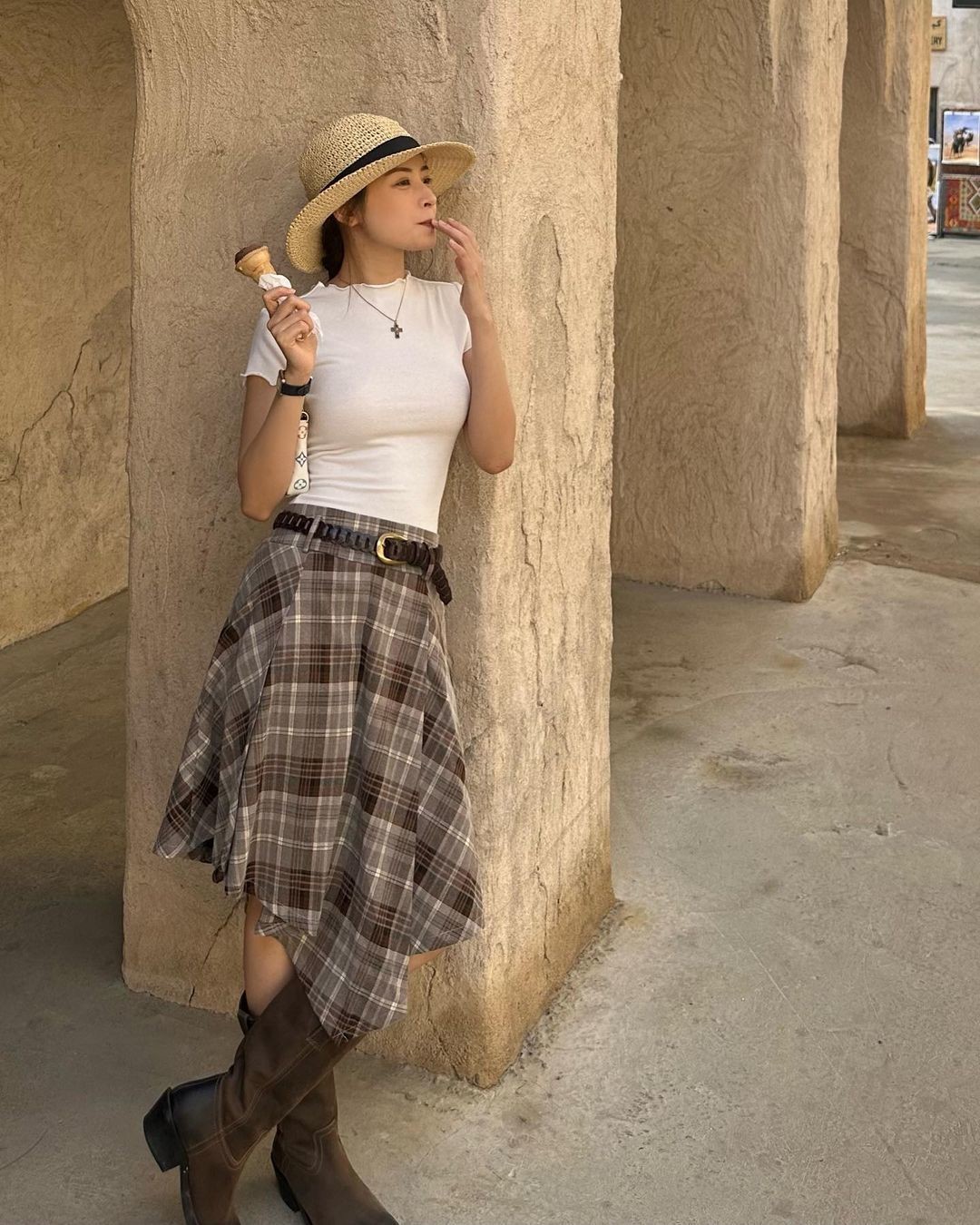 Chi Pu khoe hình thể 'mình hạc xương mai'