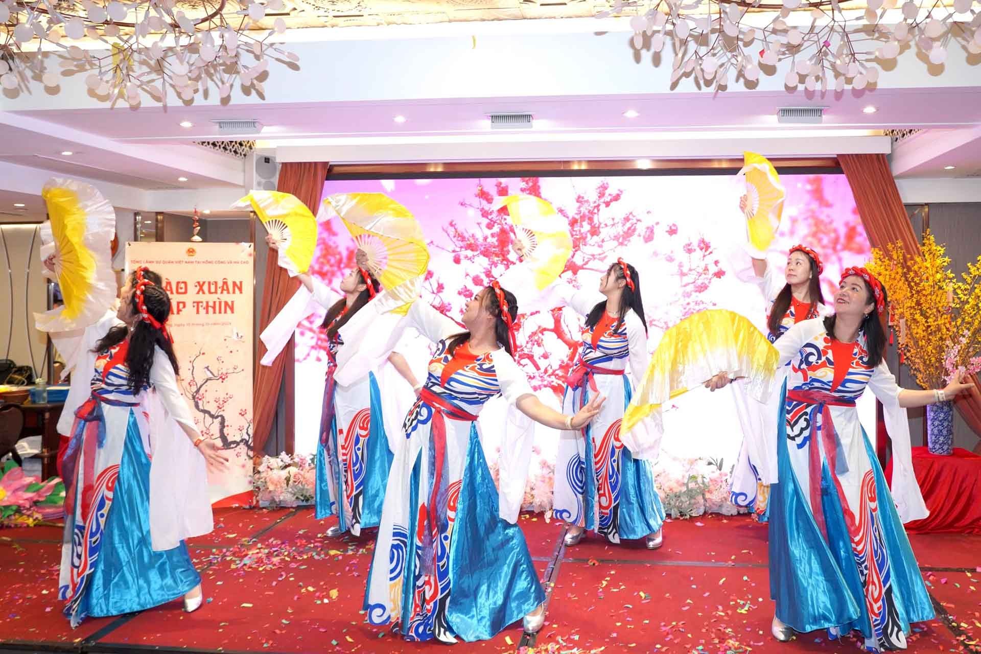 Mang sắc Tết Quê hương tới cộng đồng người Việt tại Hong Kong và Ma Cao