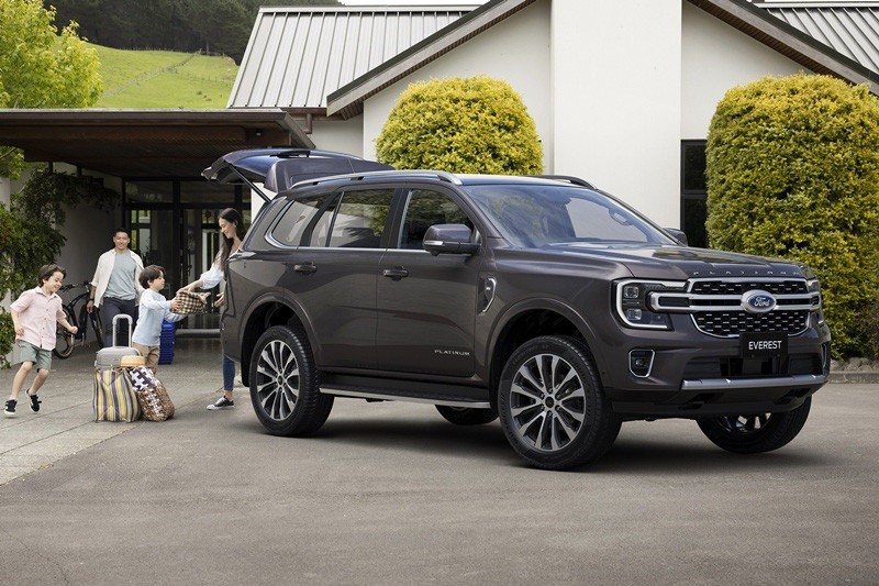 Ford Everest V6 Platinum 2024 sắp ra mắt tại Thái Lan