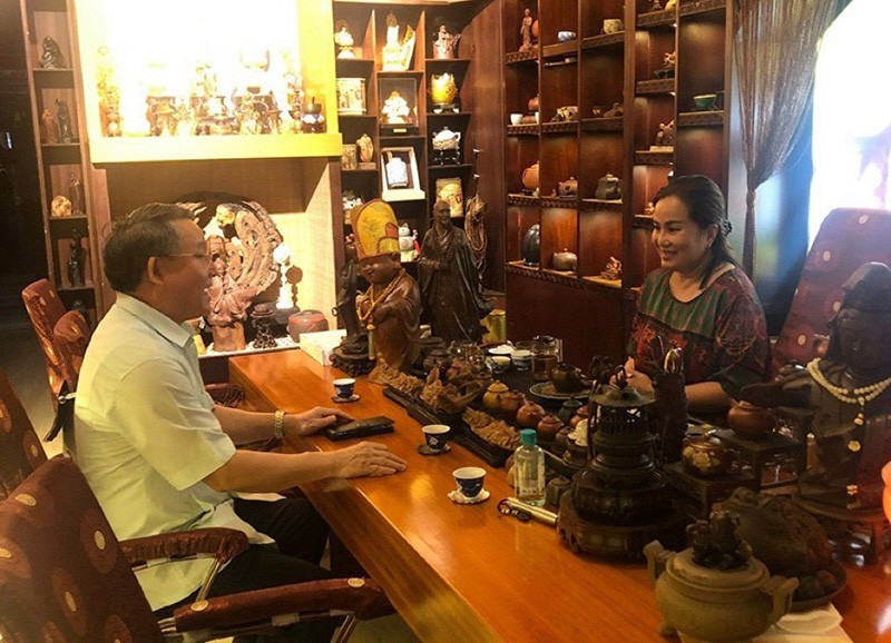 Cùng thưởng trà và đàm luận về trà Việt. Cùng thưởng trà và đàm luận về trà Việt.