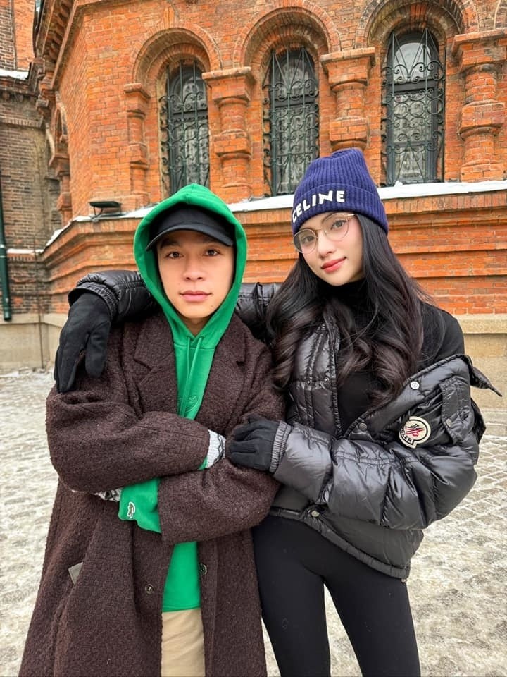 Hoa hậu Hương Giang diện mạo xinh đẹp tham quan, khám phá lễ hội băng đăng Cáp Nhĩ Tân