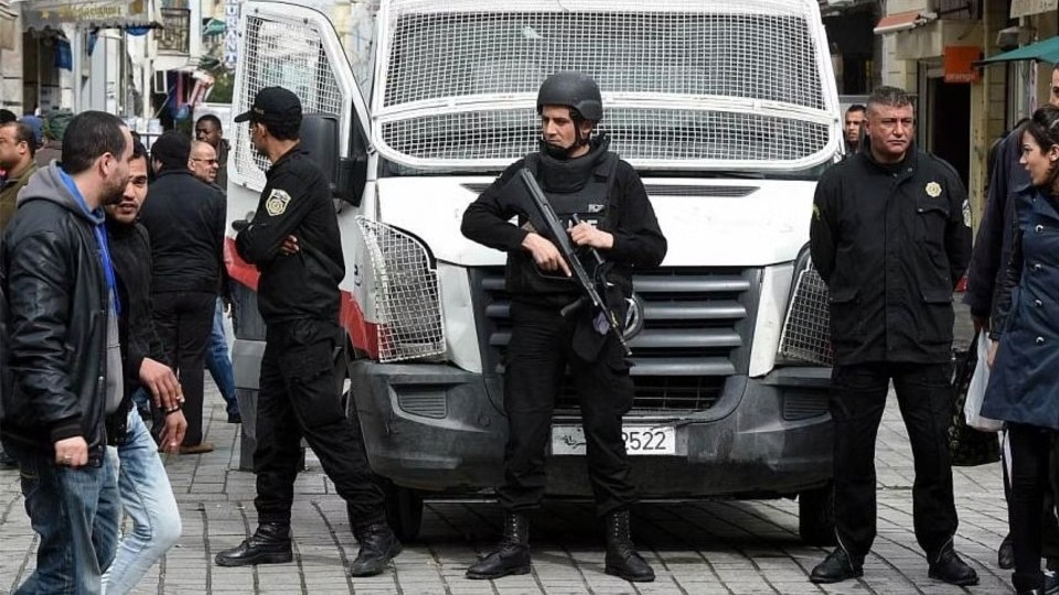 uav tan cong tau my o vinh aden tunisia bat giu 21 nghi can khung bo