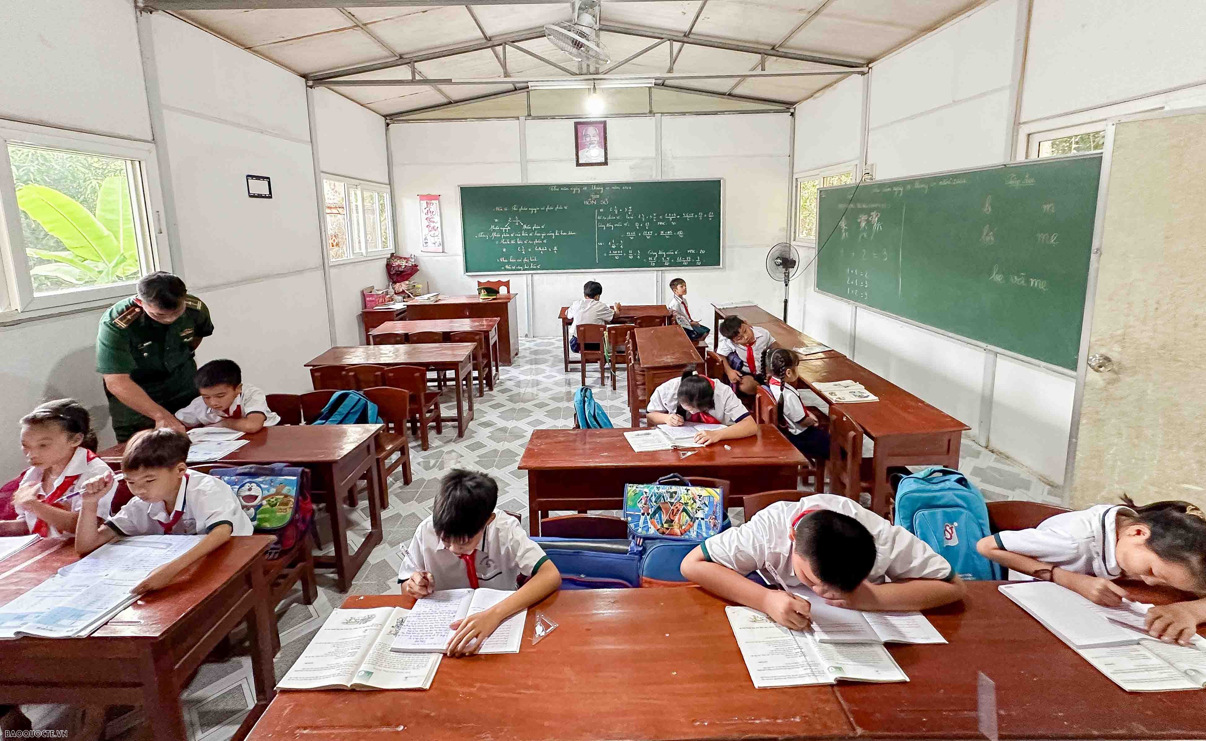 Xóa mù chữ: Thúc đẩy quyền con người Xóa mù chữ: Thúc đẩy quyền con người