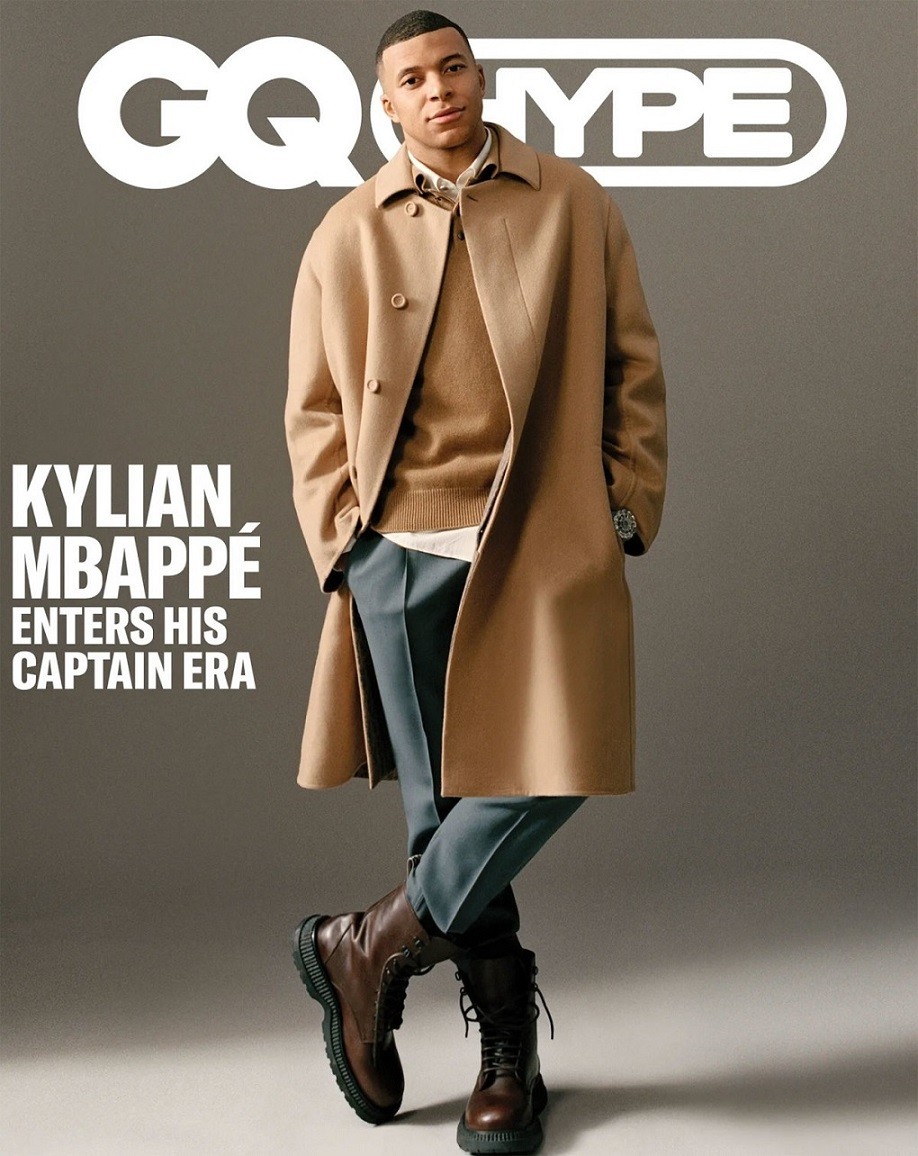 Tờ GQ bắt đầu bài báo trong mục Chuyện phải đọc bằng chia sẻ của Kylian Mbappe sau khi anh ghi bàn phút bù giờ thứ 8 giúp PSG hòa Newcastle 1-1 vòng bảng Champions League hồi cuối tháng 11/2023. Chân sút người Pháp khó chịu với kết quả này nhưng không thể hiện ra. Mbappe nói: Kylian Mbappe tâm sự với báo chí về bí quyết thành công trên sân cỏ
