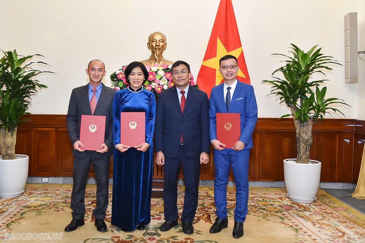 Thứ trưởng Thường trực bày tỏ tin tưởng, các cán bộ mới được điều động sẽ tiếp tục phát huy vai trò, năng lực của mình để xây dựng, phát triển đơn vị, đóng góp hiệu quả vào công tác chuyên môn, góp phần đưa công tác của Bộ và đơn vị ngày càng phát triển.