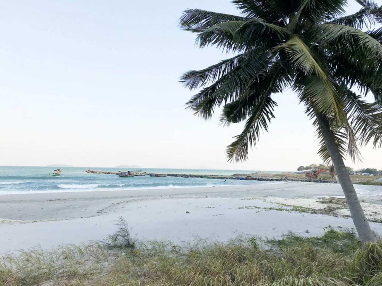 Đảo Hòn Đốc có vị trí địa lý và điều kiện tự nhiên rất thuận lợi, nằm gần đường biên giới trên biển giữa Việt Nam và Campuchia. Đảo Hòn Đốc có vị trí địa lý và điều kiện tự nhiên rất thuận lợi, nằm gần đường biên giới trên biển giữa Việt Nam và Campuchia.