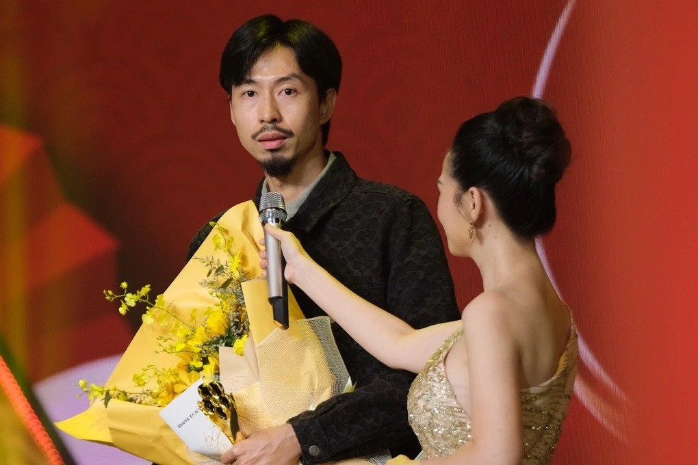 Rapper Đen Vâu được vinh danh hai lần tại lễ trao giải Mai Vàng lần thứ 29 Rapper Đen Vâu được vinh danh hai lần tại lễ trao giải Mai Vàng lần thứ 29