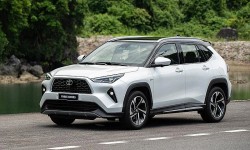 Triệu hồi gần 26.000 xe Toyota tại Việt Nam để siết lại đai ốc giảm chấn trước