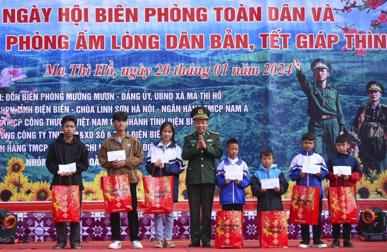 Ấm áp Ngày hội 'Xuân Biên phòng ấm lòng dân bản' ở tỉnh Điện Biên Ấm áp Ngày hội 'Xuân Biên phòng ấm lòng dân bản' ở tỉnh Điện Biên