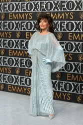 Diện mạo trẻ trung ở tuổi 90 của nữ diễn viên thuộc thế hệ vàng Hollywood Joan Collins