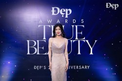 'Cơn lốc đường biên' Nguyễn Thị Thanh Nhã hóa nàng thơ