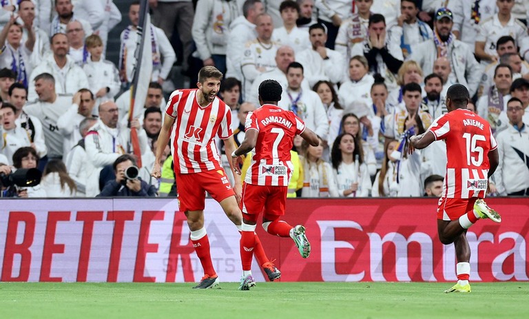 Thậm chí, đội khách còn có bàn mở tỷ số ngay ở phút đầu tiên nhờ công của Ramazani. Không những vậy, đến cuối hiệp 1, Edgar Gonzalez nhân đôi cách biệt.