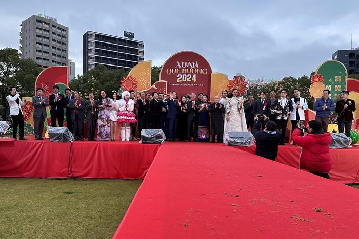 Biểu diễn nghệ thuật phục vụ cộng đồng người Việt tại Nhật Bản nhân dịp Tết Giáp Thìn