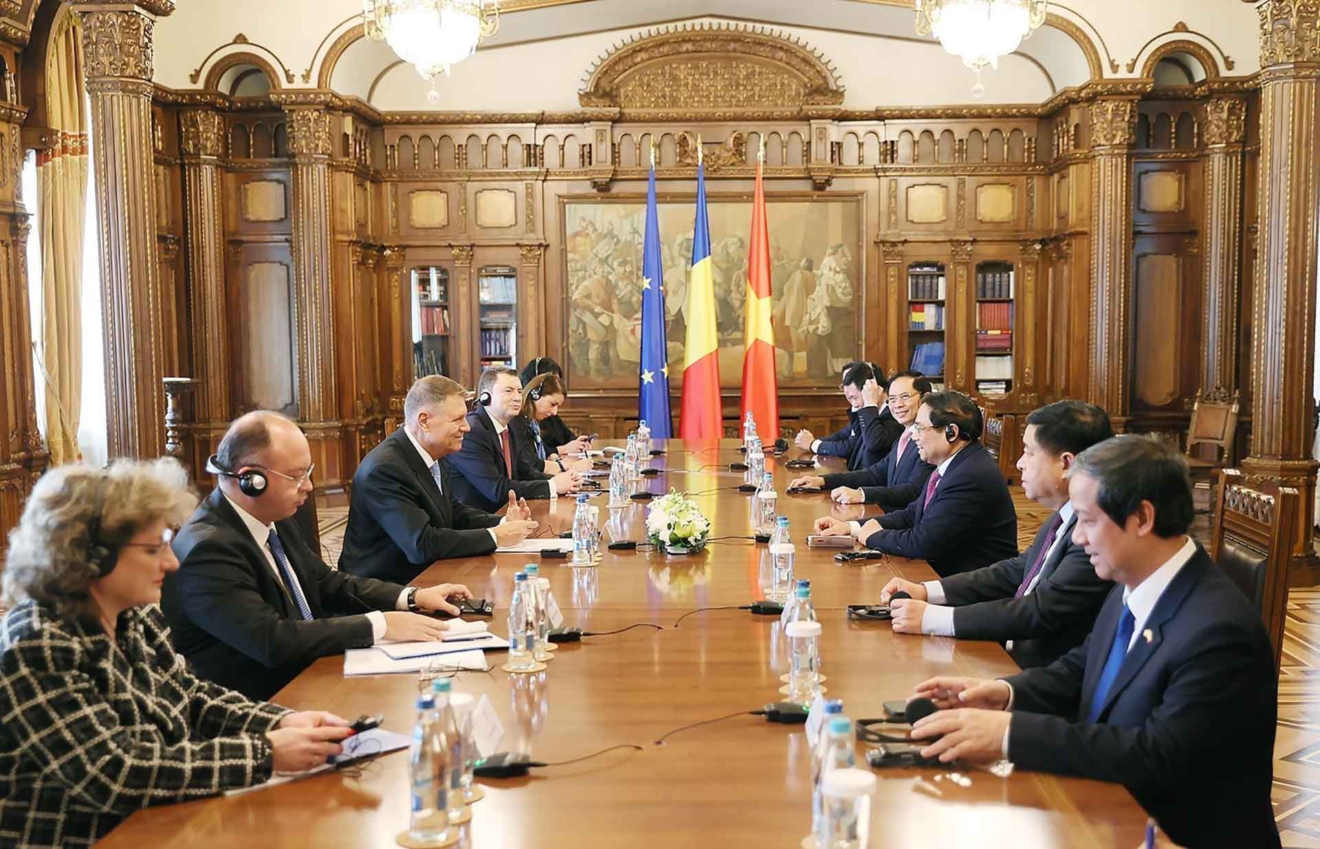 Thủ tướng Phạm Minh Chính hội kiến Tổng thống Romania Klaus Iohannis. (Nguồn: TTXVN) Thủ tướng Phạm Minh Chính hội kiến Tổng thống Romania Klaus Iohannis. (Nguồn: TTXVN)