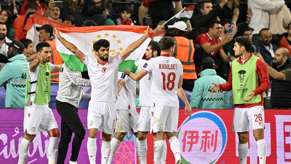 Asian Cup 2023: Tajikistan tạo bất ngờ, là đội tuyển thứ 6 giành vé vào vòng 1/8 Asian Cup 2023: Tajikistan tạo bất ngờ, là đội tuyển thứ 6 giành vé vào vòng 1/8