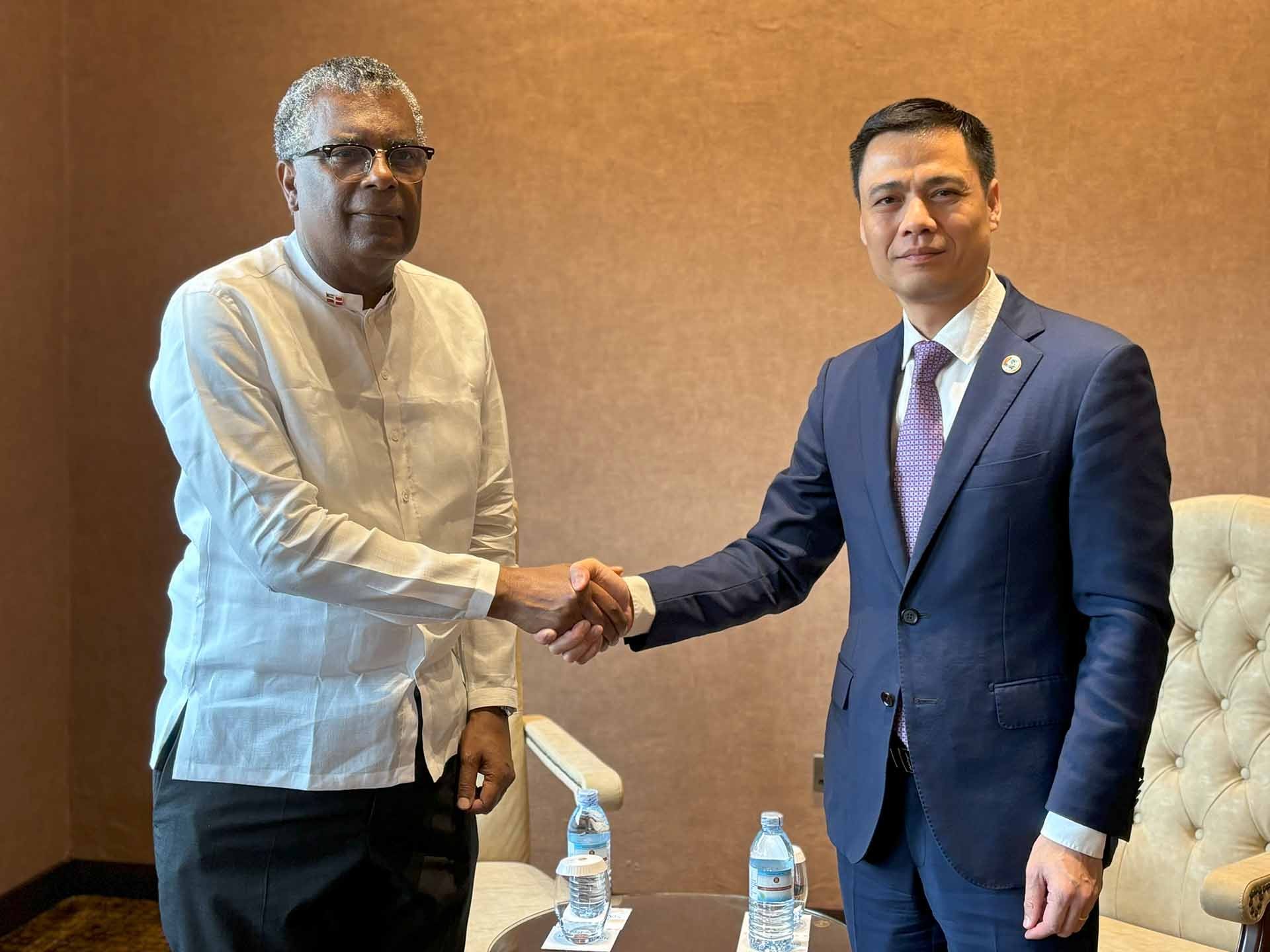 Đại sứ Đặng Hoàng Giang có cuộc tiếp xúc với Bộ trưởng Ngoại giao Bahamas.