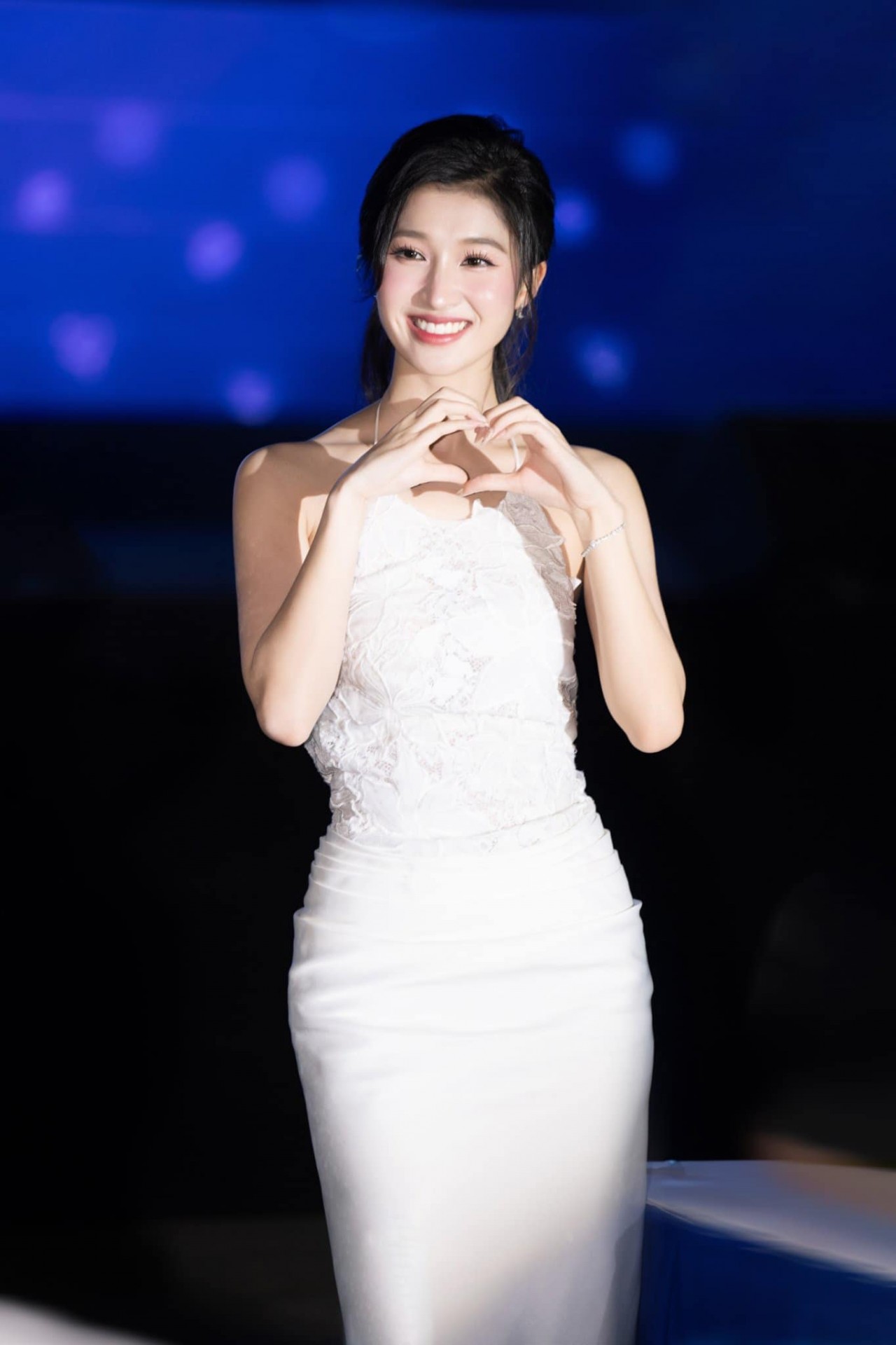 Á hậu Phương Nhi