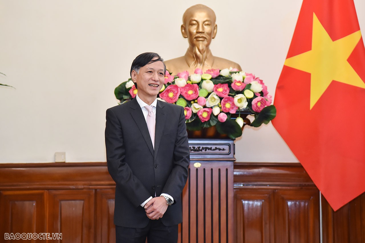 Ông Nguyễn Tất Thành bày tỏ sự xúc động và vinh dự khi được Ban Cán sự Đảng Bộ, Bộ trưởng Bùi Thanh Sơn tin tưởng phân công nhiệm vụ mới; khẳng định cùng với tập thể đơn vị sẽ nỗ lực hết sức mình, trên tinh thần tinh thần chủ động, dấn thân, tiếp tục đổi mới phương thức làm việc, hoàn thành tốt công việc được giao, xứng đáng với sự tin cậy của Bộ trưởng và tập thể Lãnh đạo Bộ. 