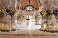 Thủ tướng Modi dự lễ khánh thành ngôi đền Hindu mới cao 50m, chi phí xây dựng 217 triệu USD