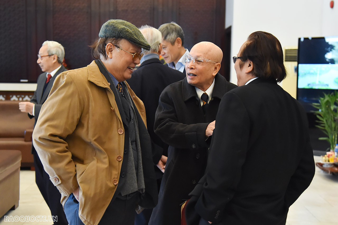 Bộ trưởng Ngoại giao Bùi Thanh Sơn gặp mặt các vị nguyên Lãnh đạo Bộ dịp Xuân Giáp Thìn 2024