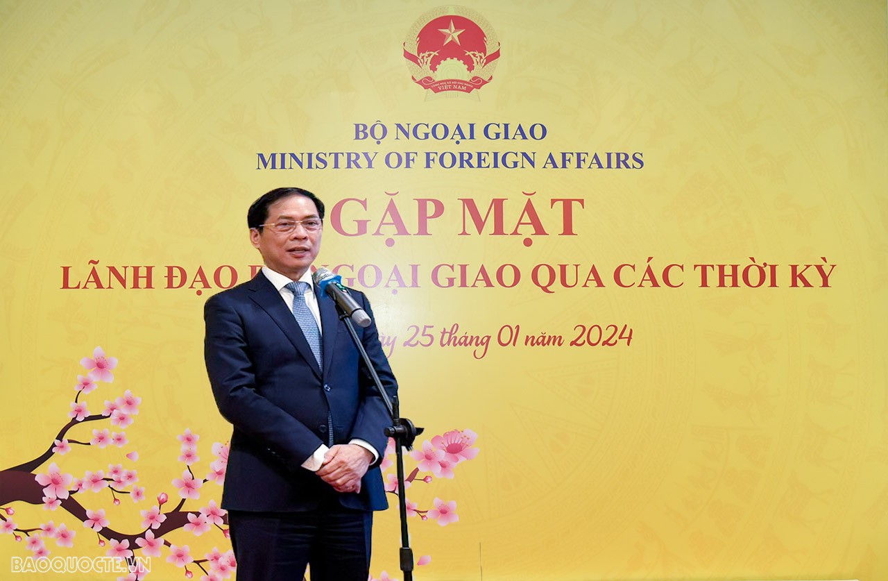 Bộ trưởng Ngoại giao Bùi Thanh Sơn gặp mặt các vị nguyên Lãnh đạo Bộ dịp Xuân Giáp Thìn 2024