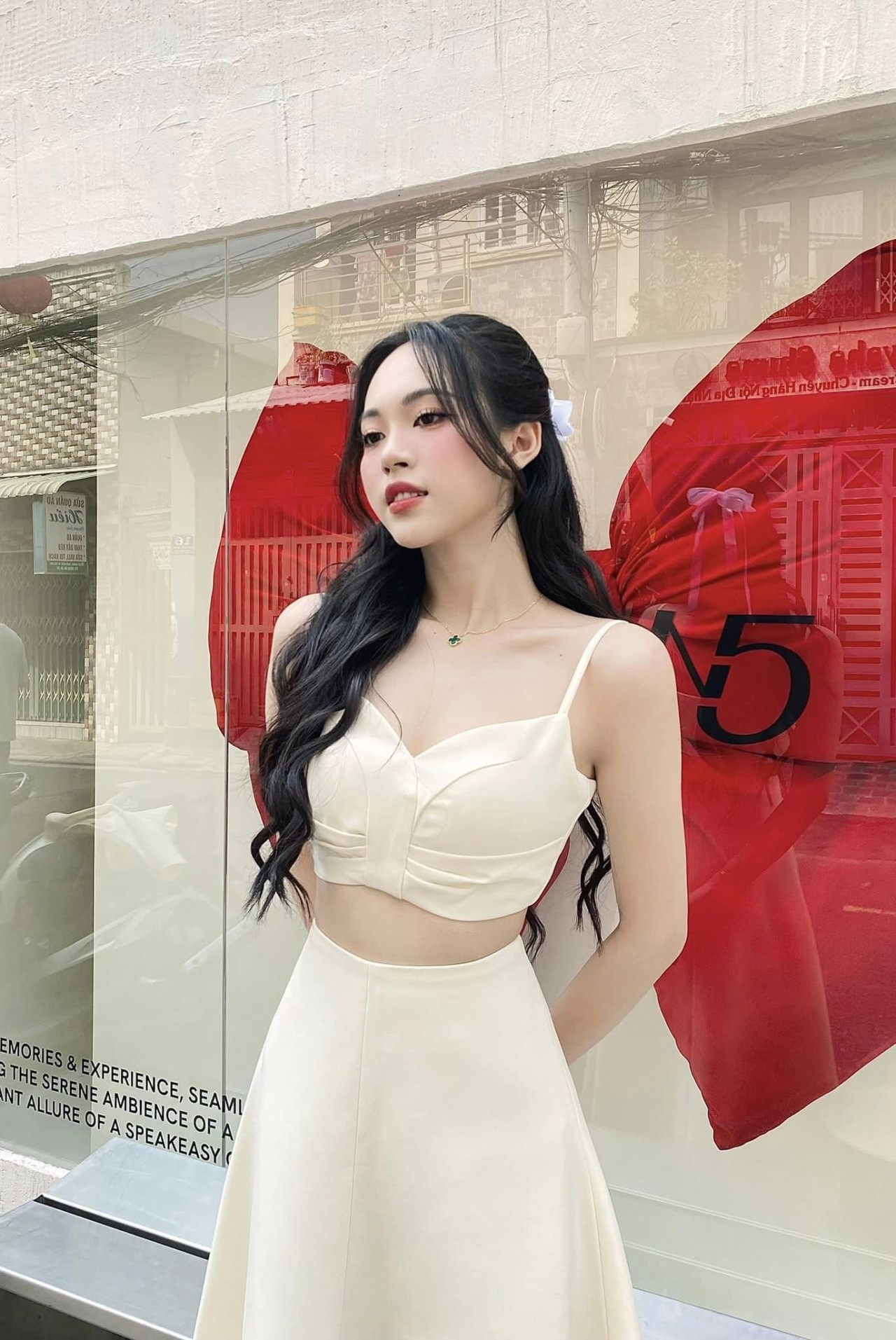 Á hậu Trịnh Thùy Linh