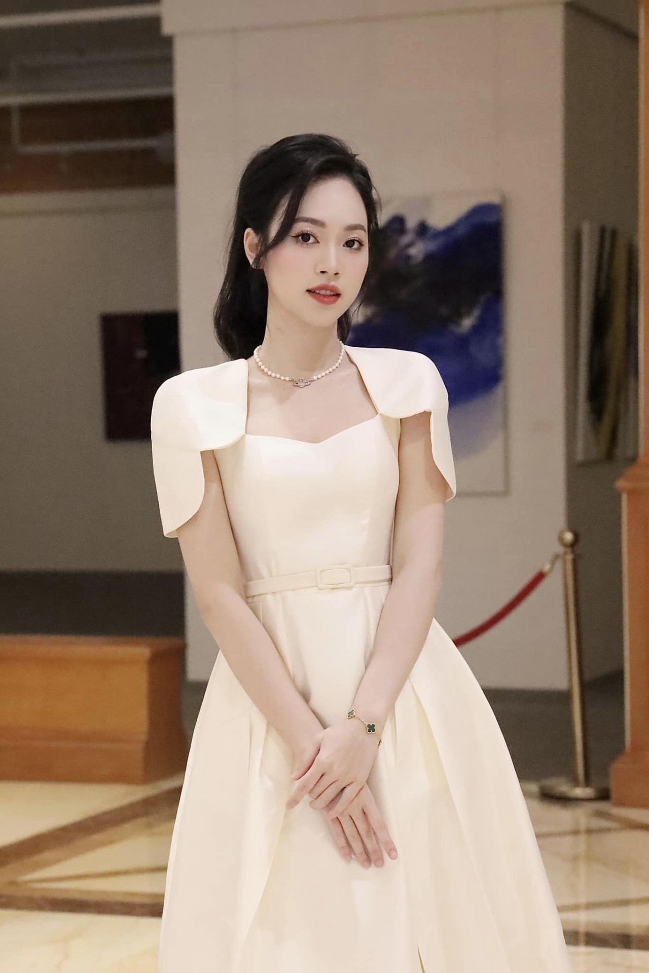 Á hậu Trịnh Thùy Linh