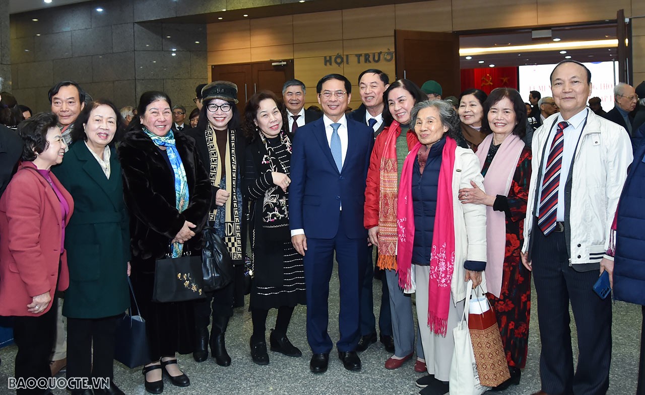 Cán bộ hưu trí phấn khởi và tự hào trước thành tựu của ngành Ngoại giao