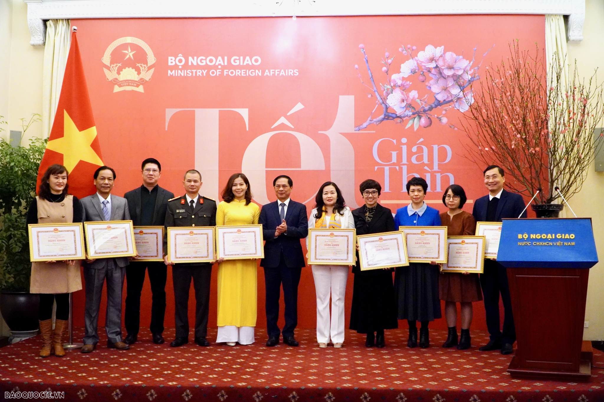 Bộ trưởng Ngoại giao Bùi Thanh Sơn gặp mặt báo chí nhân dịp Tết Giáp Thìn năm 2024 Bộ trưởng Ngoại giao Bùi Thanh Sơn gặp mặt báo chí nhân dịp Tết Giáp Thìn năm 2024