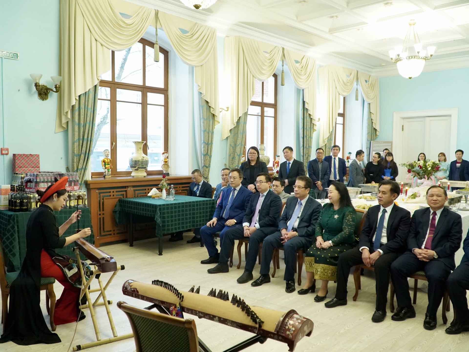 Một tiết mục văn nghệ tại chương trình. Một tiết mục văn nghệ tại chương trình.