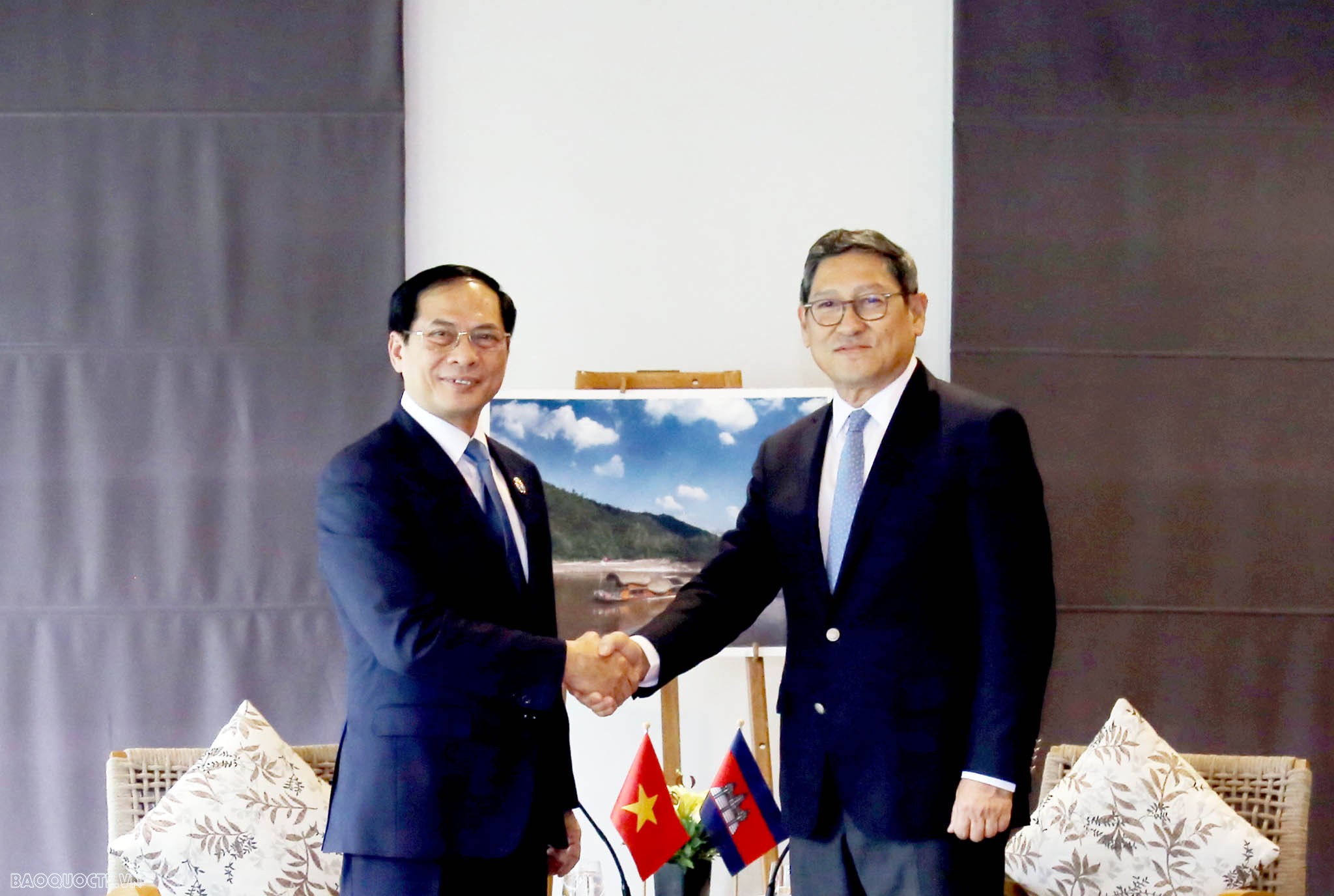 Bộ trưởng Ngoại giao Bùi Thanh Sơn tiếp Phó Thủ tướng, Bộ trưởng Ngoại giao Lào