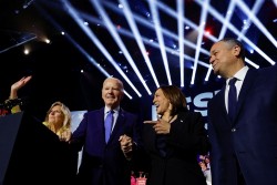 Ảnh ấn tượng (22-28/1): Nga - Ukraine ‘đấu khẩu’ về vụ rơi máy bay, ông Putin nói Moscow cố gắng chấm dứt xung đột, Tổng thống Biden có lợi thế