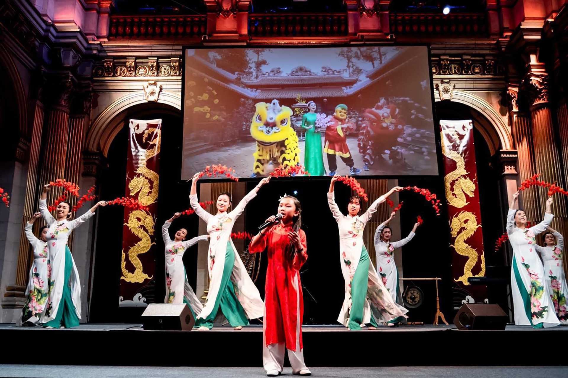 Đại sứ quán Việt Nam tại Pháp tổ chức đón Tết Giáp Thìn 2024