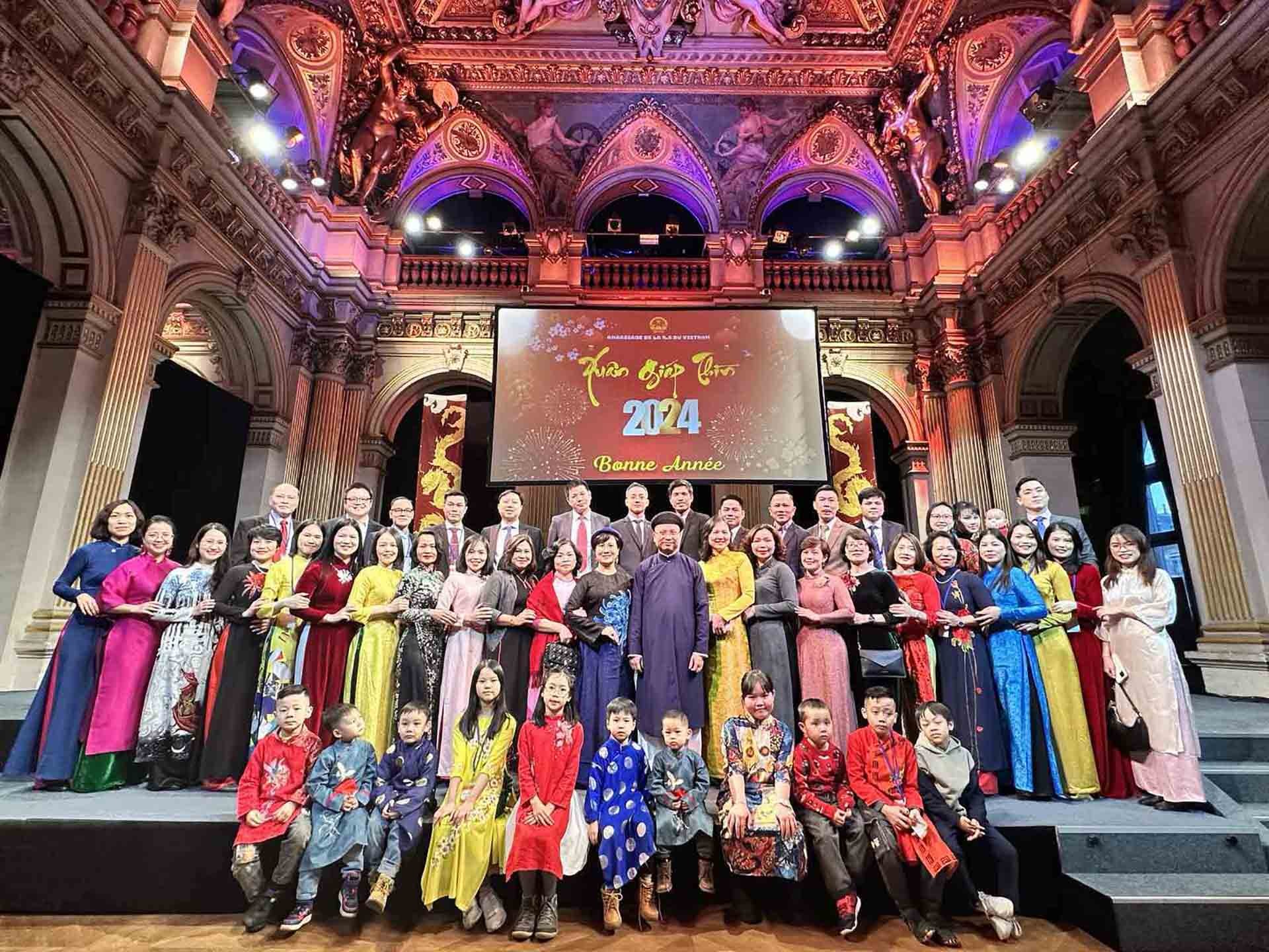 Đại sứ quán Việt Nam tại Pháp tổ chức đón Tết Giáp Thìn 2024