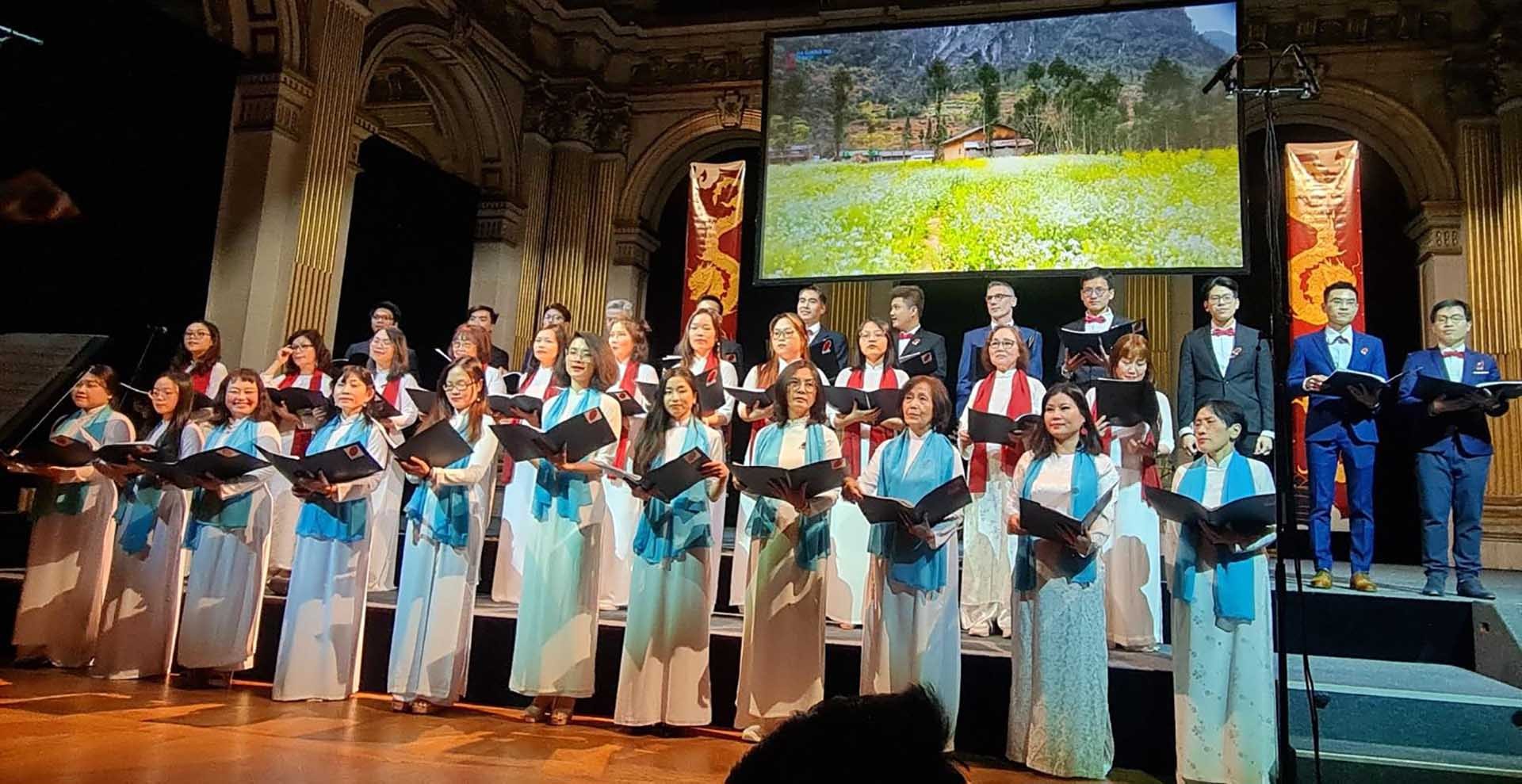 Đại sứ quán Việt Nam tại Pháp tổ chức đón Tết Giáp Thìn 2024