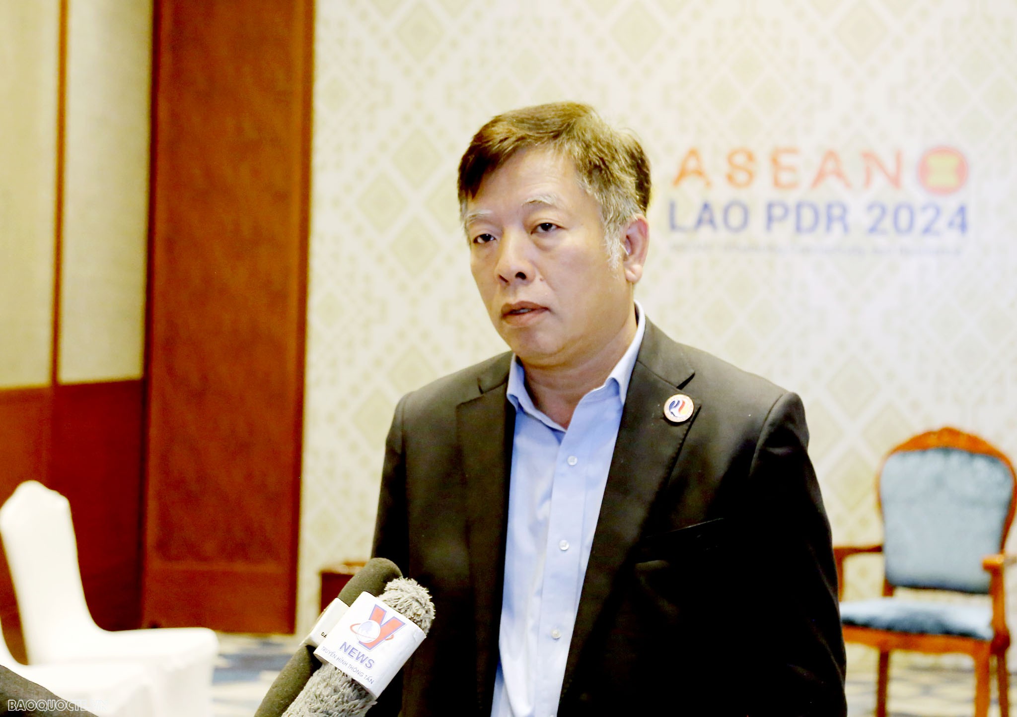 Đại sứ Vũ Hồ, Quyền Trưởng SOM ASEAN  trả lời Báo chí tại Hội nghị hẹp Bộ trưởng Ngoại giao ASEAN