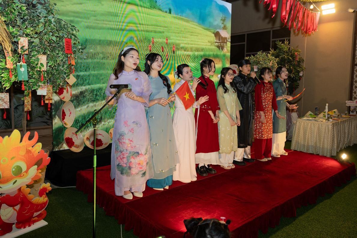 Tiết mục văn nghệ của các bạn du học sinh Việt Nam tại Kuwait