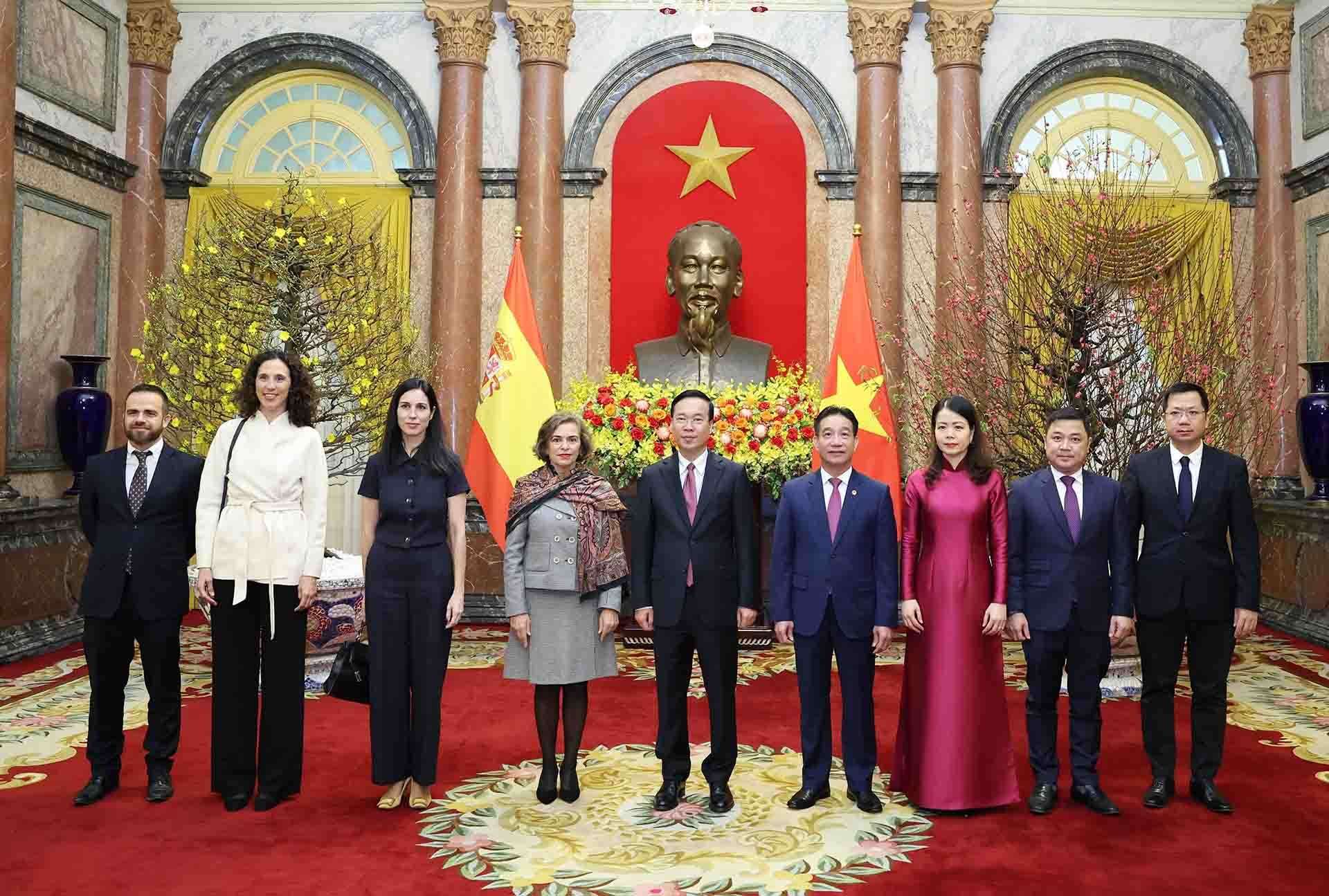 Chủ tịch nước Võ Văn Thưởng tiếp 3 Đại sứ trình Quốc thư Chủ tịch nước Võ Văn Thưởng tiếp 3 Đại sứ trình Quốc thư