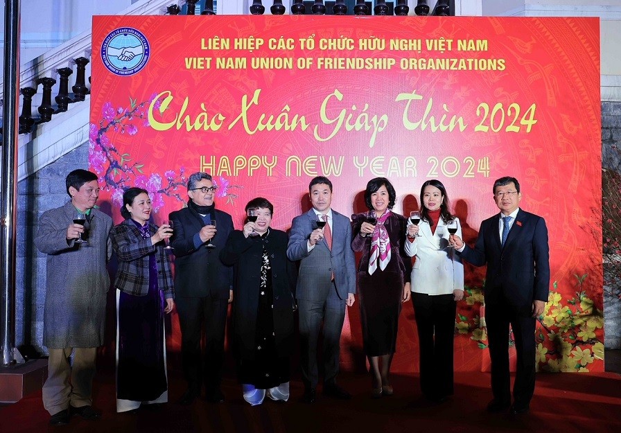Gặp gỡ hữu nghị chào Xuân Giáp Thìn 2024 và tri ân bạn bè quốc tế
