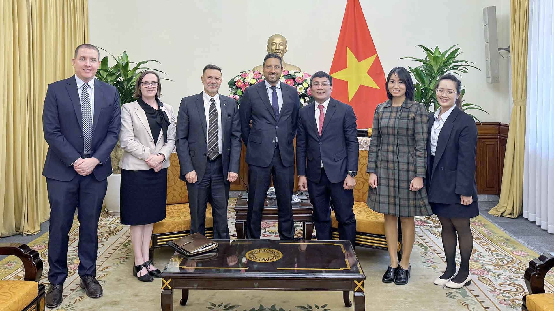 Thứ trưởng Thường trực Nguyễn Minh Vũ tiếp Đại sứ phụ trách không gian mạng và công nghệ thiết yếu Australia