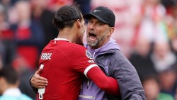 Chuyển nhượng cầu thủ: Van Dijk không cam kết tương lai với Liverpool