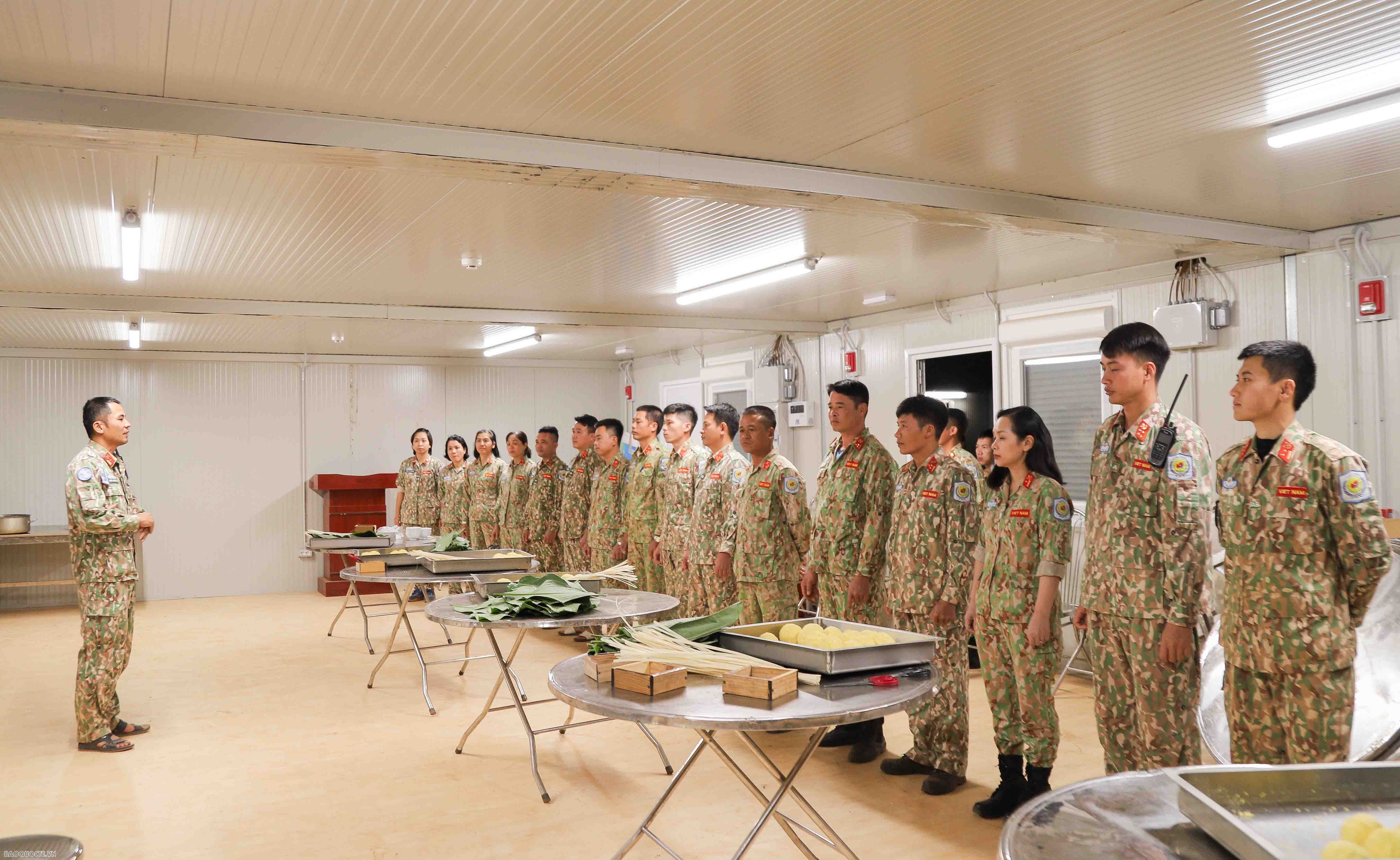 Nhằm tạo không khí vui tươi, phấn khởi cho toàn thể cán bộ, nhân viên của Đội Công binh Việt Nam, chào mừng kỷ niệm 94 năm ngày thành lập Đảng Cộng sản Việt Nam và đón Tết Nguyên đán Giáp Thìn 2024; xây dựng tinh thần đoàn kết giữa các đơn vị GGHB LHQ tại Phái bộ UNISFA cũng như người dân khu vực Abyei, Đội Công binh Việt Nam đã tổ chức nhiều hoạt động ý nghĩa, thiết thực.