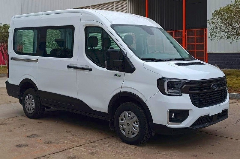 Ford Transit 2024 xuất hiện tại Việt Nam.