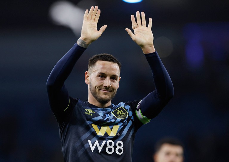 Ngoại hạng Anh: Julian Alvarez lập cú đúp, Man City thắng dễ trước Burnley