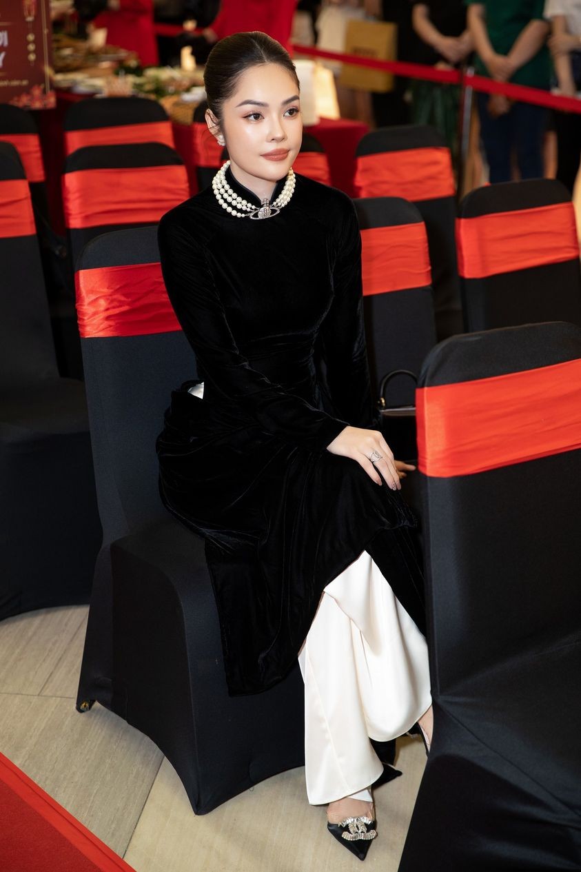 Dương Cẩm Lynh đằm thắm tại Gặp lại chị bầu