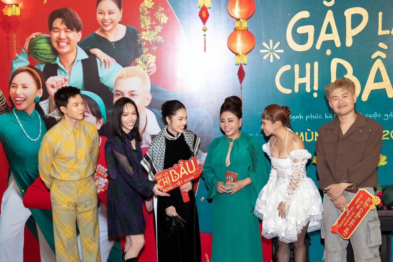 Diễn viên Dương Cẩm Lynh đằm thắm tại lê ra mắt phim Gặp lại chị bầu