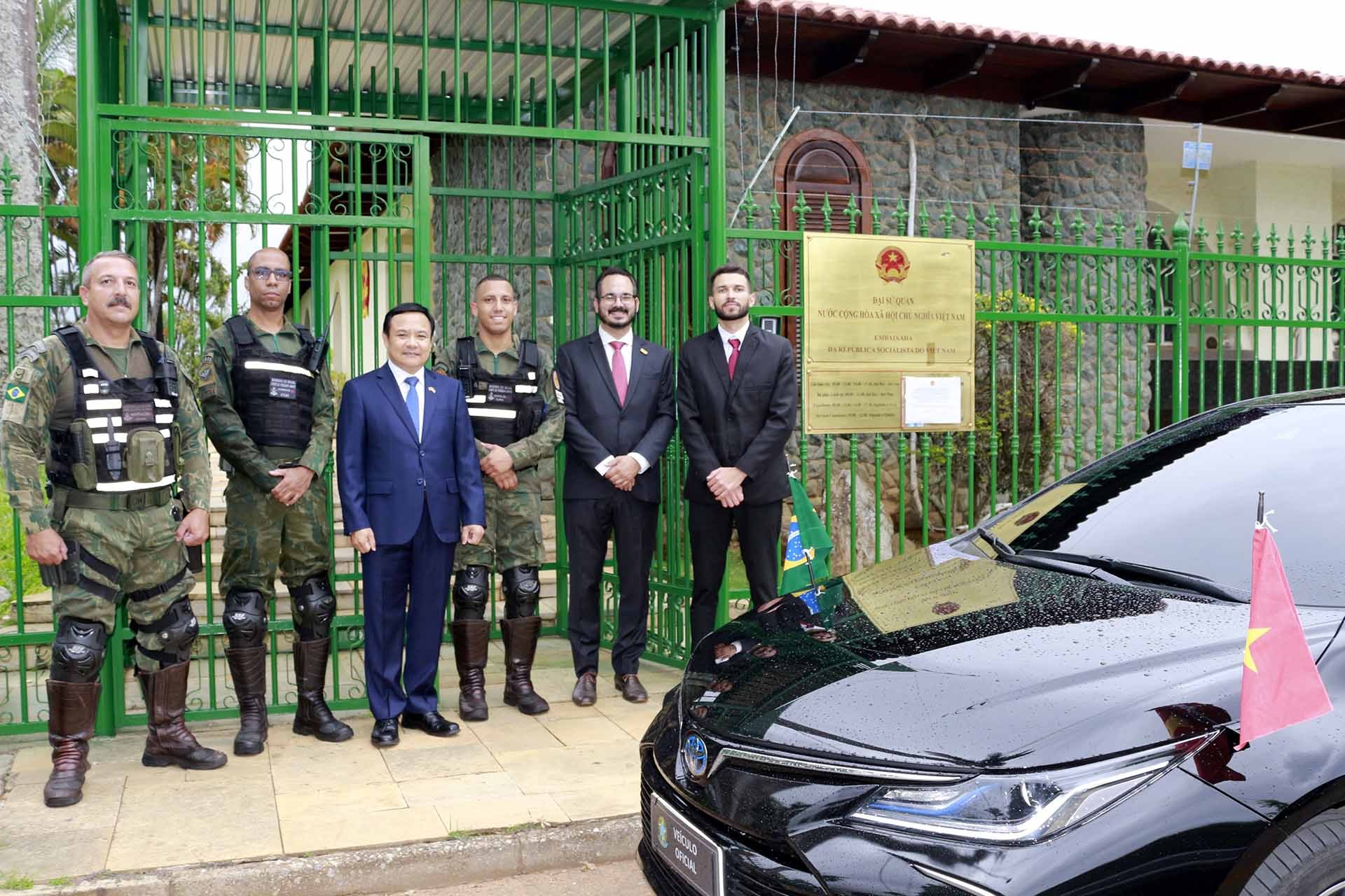 Đại sứ Bùi Văn Nghị trình Thư ủy nhiệm lên Tổng thống Brazil