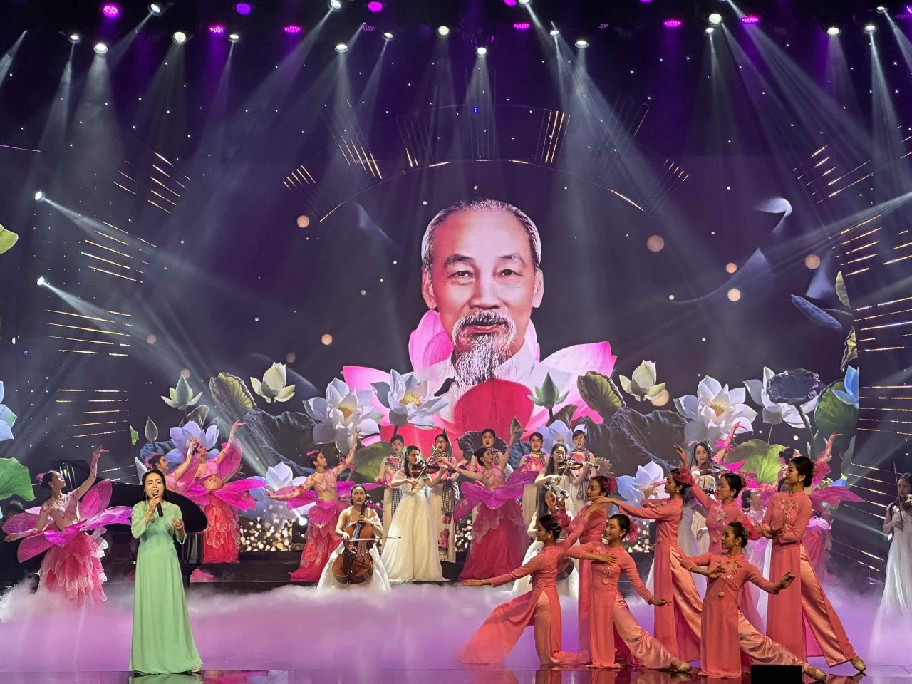 Lễ công bố và trao Giải Búa liềm vàng lần thứ VIII - năm 2023 Lễ công bố và trao Giải Búa liềm vàng lần thứ VIII năm 2023